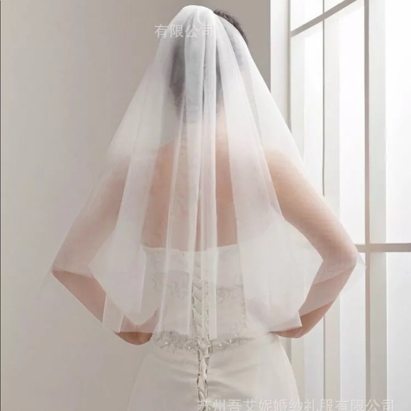NWT Beautiful elbow length 2T soft touch veil